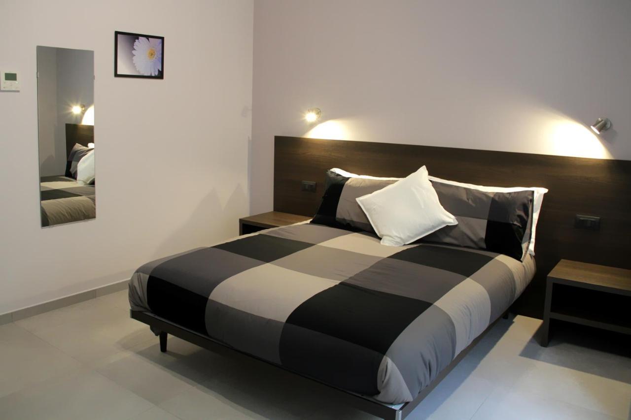 Easyroom Frosinone - Casello Autostradale Buitenkant foto