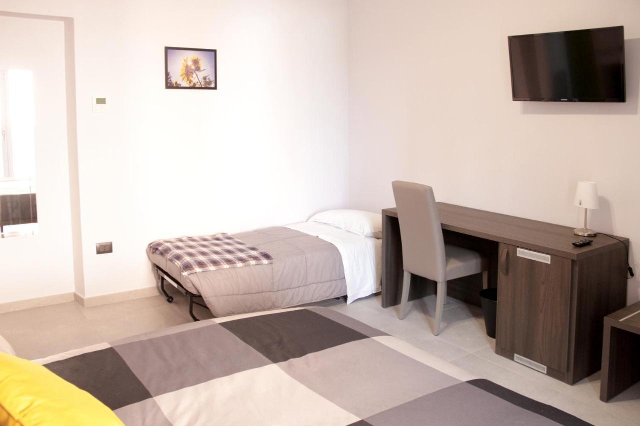 Easyroom Frosinone - Casello Autostradale Buitenkant foto