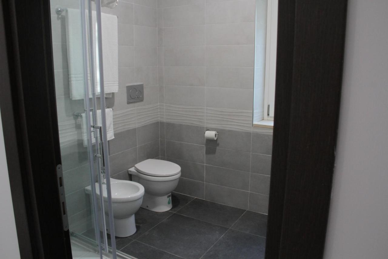 Easyroom Frosinone - Casello Autostradale Buitenkant foto