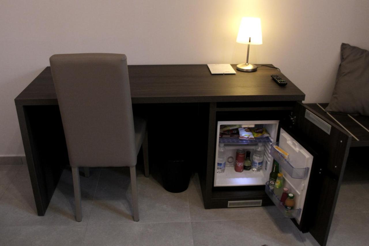 Easyroom Frosinone - Casello Autostradale Buitenkant foto
